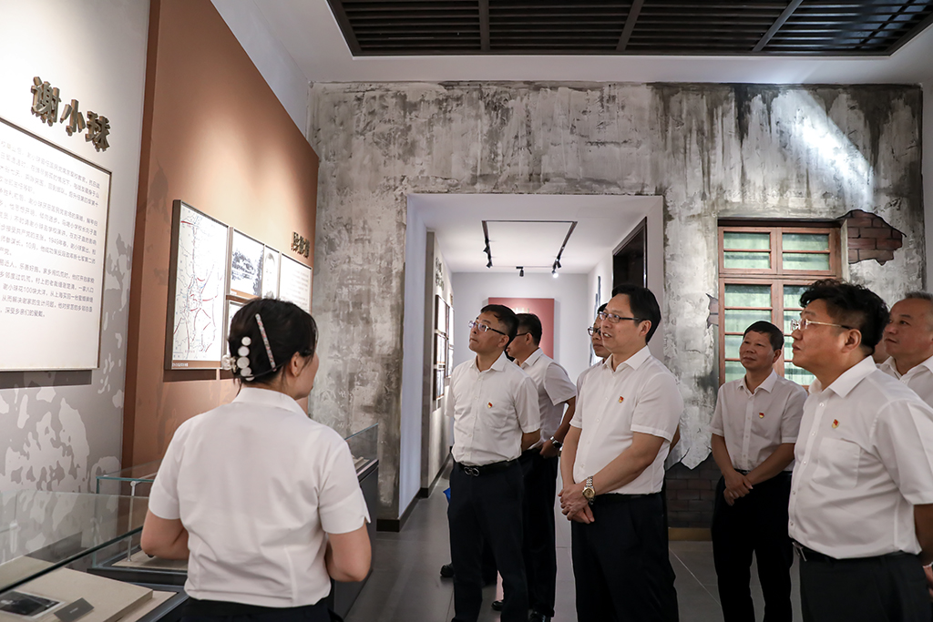 弘揚革命精(jīng)神  傳承紅色基因——衡陽幼兒師專黨委理(lǐ)論學(xué)習中(zhōng)心組開展主題黨日活動